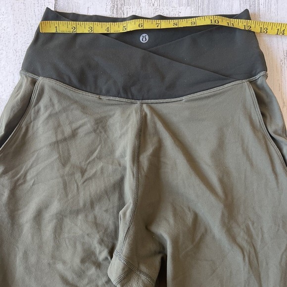 lululemon leggings size 8 Cropped Sunset Salutation Green Animal Print Waist - Picture 9 of 12